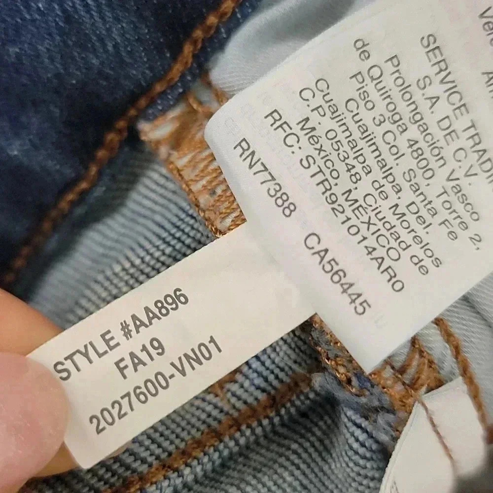 The Perfect Vintage Jean in Clearview Wash: Button-Front Comfort Stretch Edition - Picture 11 of 15